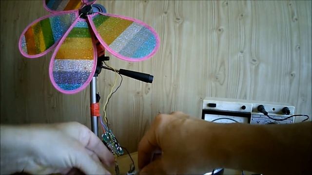 Как зарядить телефон с помощью ветра. смотреть онлайн