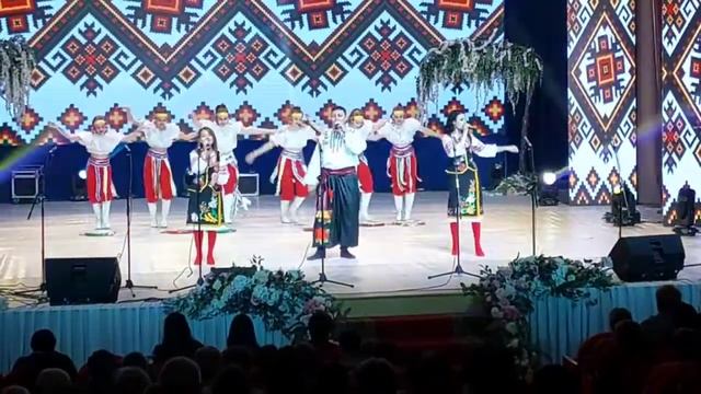 "По следу солнца" Народная вокальная группа"Украинские вечорныци" смотреть онлайн