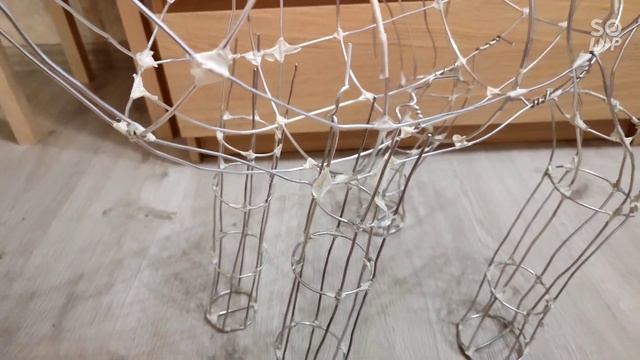 Новогодний олень из проволоки с гирляндой смотреть онлайн