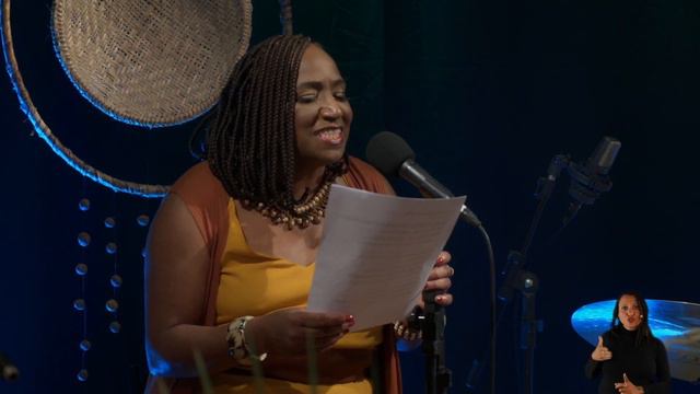 Carmen Queiroz canta "Lira Espacial" смотреть онлайн