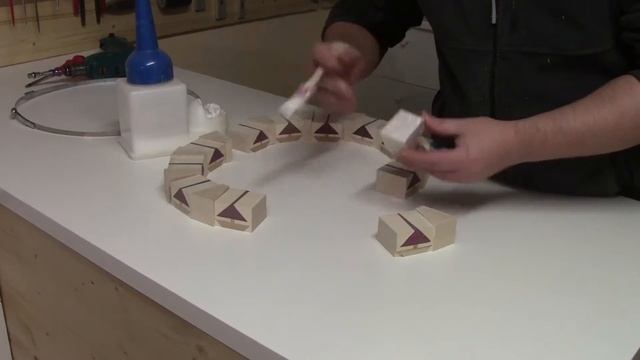 Eine Segment Schüssel Mit Segelboot Muster Drechseln