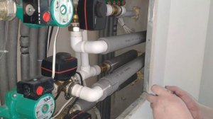 Клеим теплоизоляцию для труб отопления Installation of thermal insulation