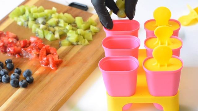 ФРУКТОВЫЙ ЛЕД в домашних условиях | Полезное МОРОЖЕНОЕ своими руками | замороженный сок смотреть онлайн
