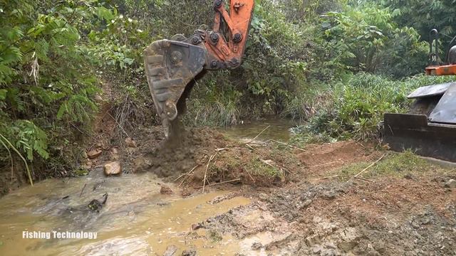 Fishing Exciting: Use Large Excavator Catch Many Of Fish, Capacity Pump Suck Water Catch Fish