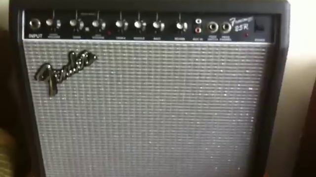 FENDER FRONTMAN 25R - ( En español) 1/3 смотреть онлайн