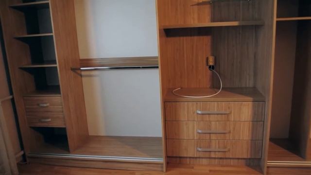 Монтаж шафи-купе з центральною секцією для телевізора смотреть онлайн