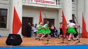 танец "Гуми-Гуми"