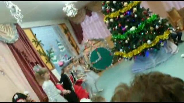 Новогоднее чудо в заколдованном замке Щелкунчика смотреть онлайн