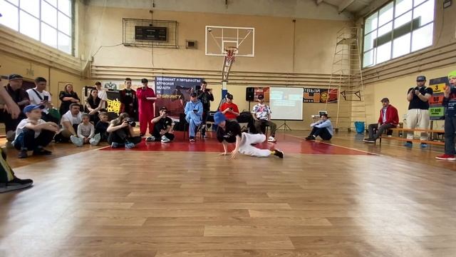 Первенство брянской области по брейкингу 7 9лет Чиж vs Халк смотреть онлайн