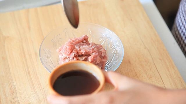 Tofu And Minced Pork Soup - Kang Jued Tao Hoo (แกงจืดเต้าหู้หมูสับ) - Thai Recipes