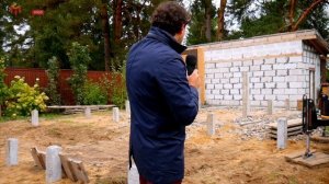 Фундамент на забивных сваях в существующий фундамент, вплотную к дому.