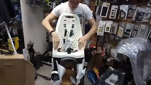 Детское велокресло на раму Thule Yepp Maxi Seat Post (120202) - Обзор и распаковка! смотреть онлайн