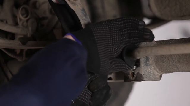 VW CADDY 3 első stabilizátor persely csere [ÚTMUTATÓ] смотреть онлайн