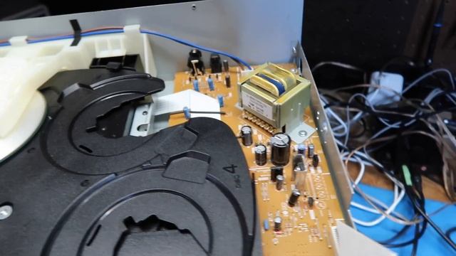 Discovering a Sony CDP-CE375 5-CD Player смотреть онлайн