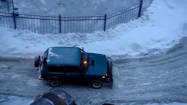 Уборка снега в Питере Нивой смотреть онлайн