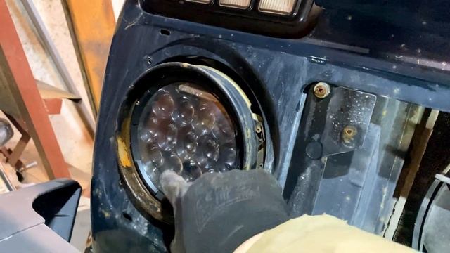 Полноприводный друг. Нива 4х4. ВАЗ 21214 смотреть онлайн