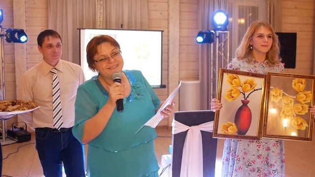 Смешно поздравили на свадьбе. Сюрприз для молодожен удался! смотреть онлайн