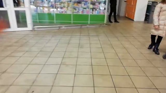 за продуктами/ Смотрим одежду смотреть онлайн