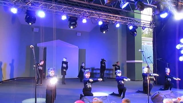 "Фонари" , младшая группа шоу балета "МОЛОДОСТЬ" смотреть онлайн