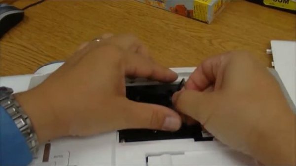 Tech Support: How to change the bulb on a Vivitek DLP projector