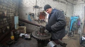 Сборка моста трактора К-701М. Проверка работы блокировки.