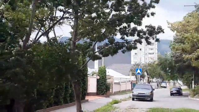 По Карачаевску пролетел свирепый ураган.Это на нашем пятаке. Что творится в других кварталах?Пишите смотреть онлайн