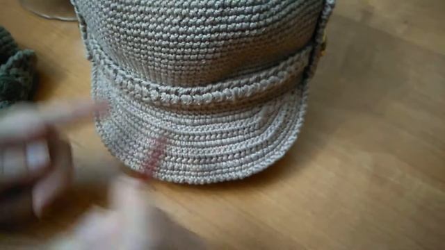 Как вязать мужскую шапку "Хэр Майор". How to knit hat "Herr Major" смотреть онлайн