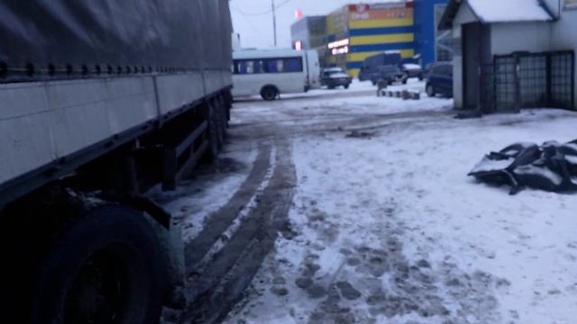 Проколол колесо тупым камнем, сказали искать другую покрышку, на этой камень порвал корд. Впервые