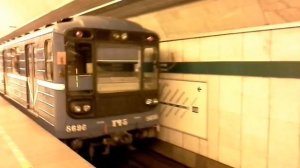 Прибытие неправильного электропоезда из 4 линии