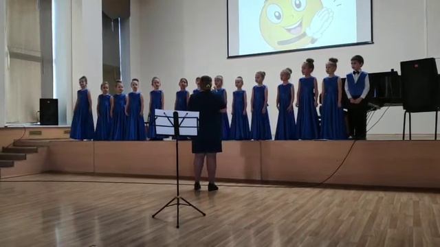 Первый раз выходим мы на сцену смотреть онлайн