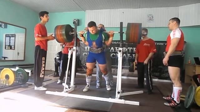 Винокуров Дмитрий. Приседание. 325 кг в экипировке, в/к до 105 смотреть онлайн