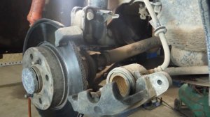 Вовремя приехал! Замена передних колодок ваз 2114. Обслуживаем направляющие суппортов