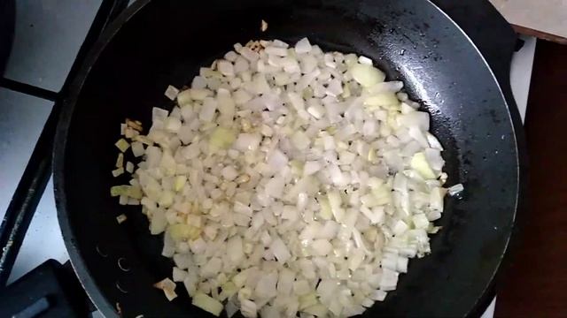 Пироги картофель с жареным луком и с зеленью