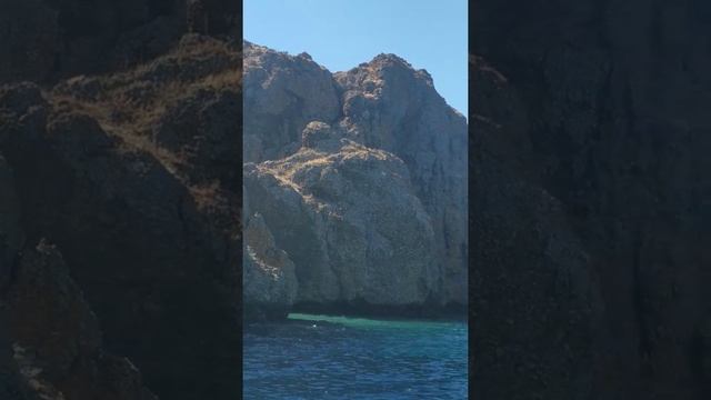 Скалы вулканического происхождения граница Средиземного и Эгейского моря смотреть онлайн