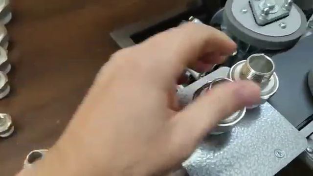 Этикетировщик самоклеящихся этикеток смотреть онлайн