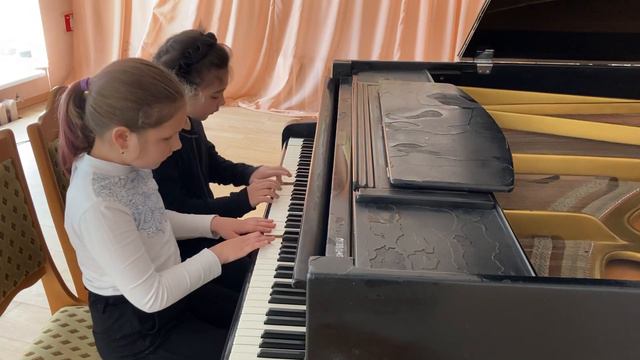 Е. Девис «В курятнике» исп. Комар Анастасия и Домчинская Александра смотреть онлайн