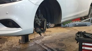 Ступица перед замена. мазда 6. быстро по лайту.