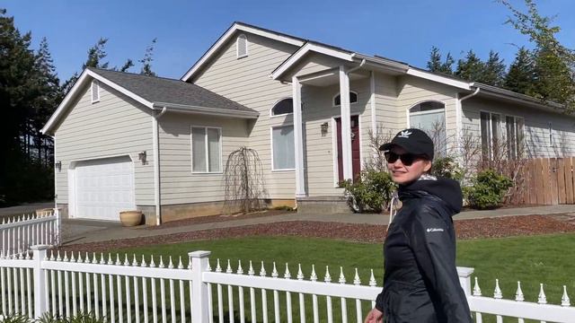 СКОЛЬКО СТОИТ ДОМ В МАЛЕНЬКОМ АМЕРИКАНСКОМ ГОРОДКЕ смотреть онлайн
