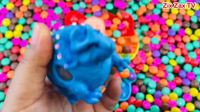 Satisfying Video - Glitter Candy M&M Mixing in Pop it Kitty with Rainbow Ball Candy ASMR смотреть онлайн