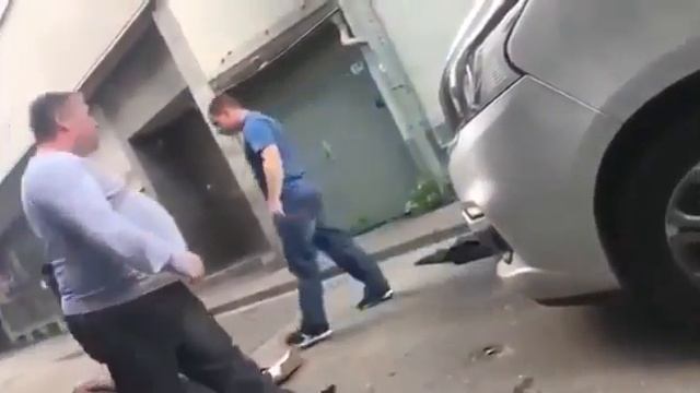 Беженец в Германии нарвался на поляков. смотреть онлайн