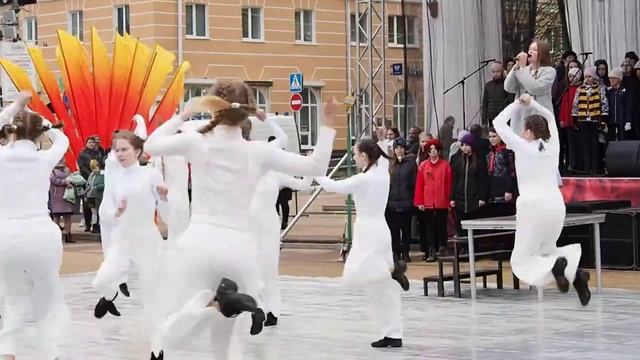 Евгения Гайдова, анс. "Чао" - Дадим шар земной детям смотреть онлайн