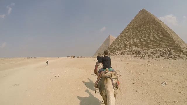 WE WENT TO THE PYRAMIDS AND THE SPHINX! Egypt Vlog #2! смотреть онлайн