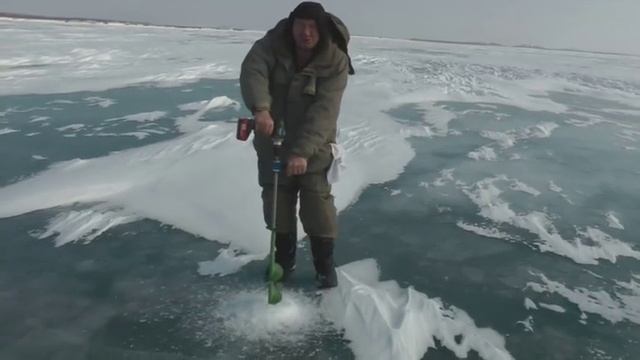 Оцените! Электро приставка к ледобуру. Когда на Маныче толстый лед. Юрий Философ. смотреть онлайн
