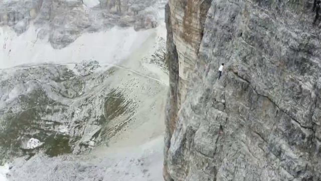 FREECLIMBER DANI ARNOLD: Speed-Rekord an der Großen Zinne – und zwar ohne Seil смотреть онлайн