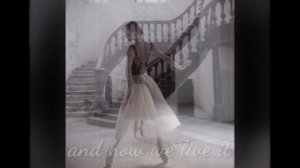 Umbrella - ballerina dancing. Красивый танец балерины.