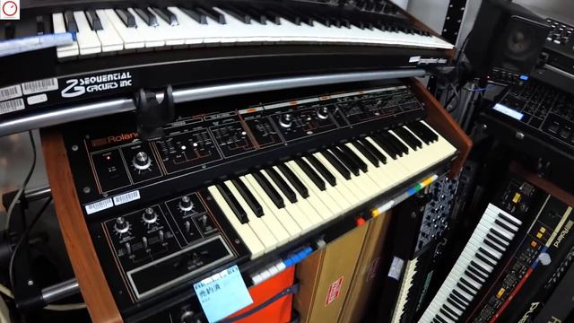 Five G Store Tour - The BEST SYNTHESIZER Shop In The World! смотреть онлайн