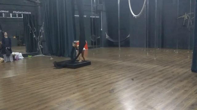 Дебютное выступление маленького чертенка: ТатаАртАнгар - Киев - 29.10.2017 смотреть онлайн