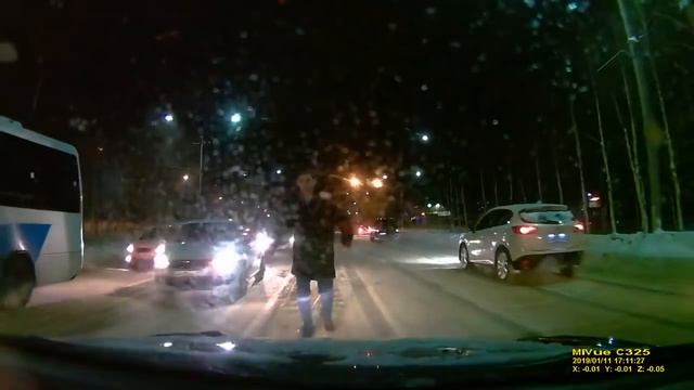 Гонщик,шашки, пешеход. смотреть онлайн
