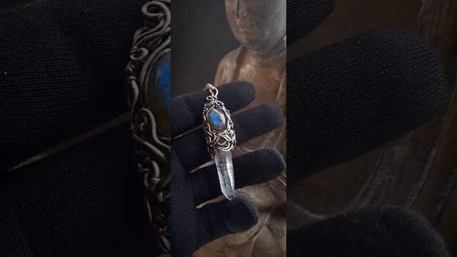 Кулон с кристаллом горный хрусталь, лабрадорит "Knife" смотреть онлайн