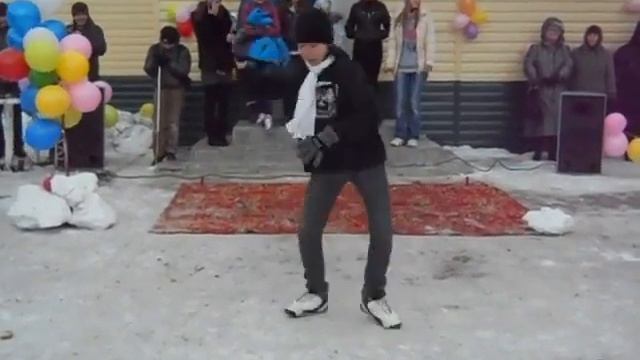 мальчик танцует тектоник смотреть онлайн